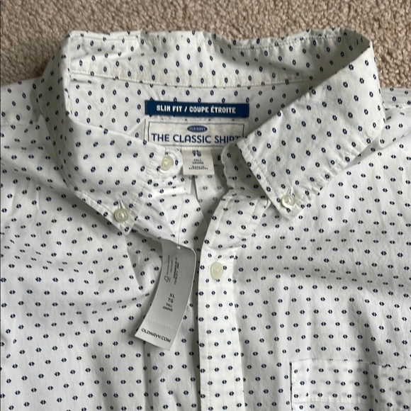 Old Navy White Casual Button Down Shirt with Textured Pattern - Picture 2 of 6
